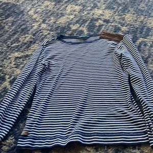 this is a really good shirt its very stripy and fancy 😎